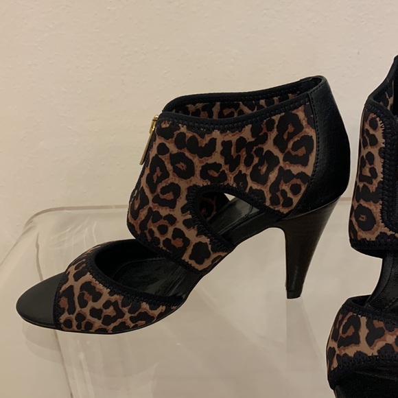 Sola  leather and leopard print textile material that feels like stretch nylon - Picture 2 of 9